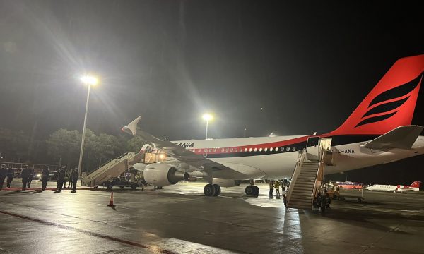 “Open Balkan”/ Me avionin e “Air Albania”, mbërrin në Beograd delegacioni i Shqipërisë