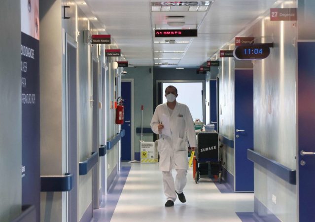 Covid-19 “bën kërdinë” në Itali, raportohen mbi 5000 raste të reja dhe me dhjetra viktima në 24 orë