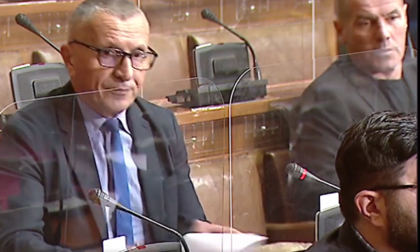“Po Shqipëria do të rrojë”, deputeti shqiptar citon vargjet e Himnit Kombëtar në Kuvendin e Serbisë (VIDEO)