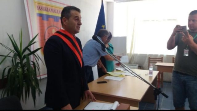 SPAK merr të pandehur kryetarin e bashkisë së Mallakastrës
