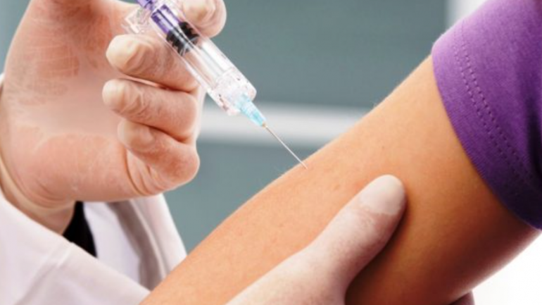 Vaksinimi kundër Covid, OBSH: Mund të përballemi me mungesën globale të shiringave