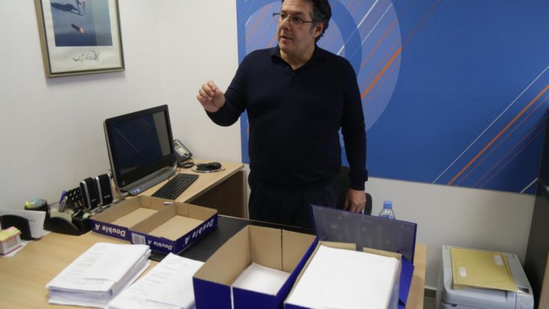 Paloka mbledh gazetarët në zyrë: U vë në dispozicion firmat e delegatëve