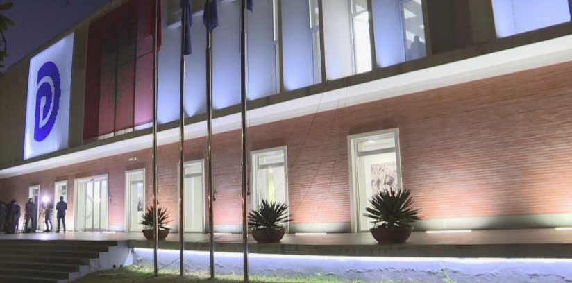 Përfundon pas 5 orësh mbledhja e Bashës me kryetarët e degëve, porositë që u dha