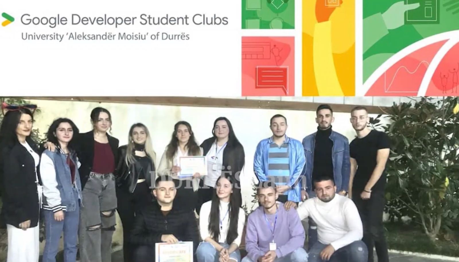 Arritje e rëndësishme për disa studentë në Durrës, u regjistruan të parët në … (VIDEO)