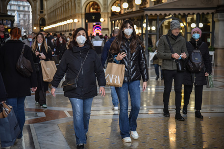 Covid-19/ Maska bëhet e detyrueshme në Milano