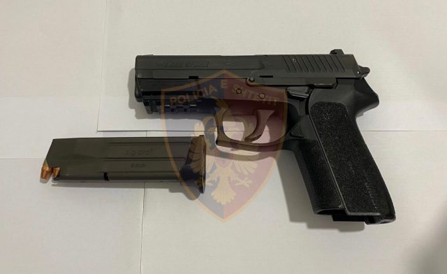 Hodhi armën që mbante në çantë dhe iku me vrap, por e mbërtheu “Shqiponja”