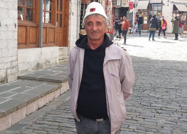 U arrestua për përdhunimin e të miturës, 53-vjeçari i bie murit me kokë: Nuk është e vërtetë, akuza të montuara