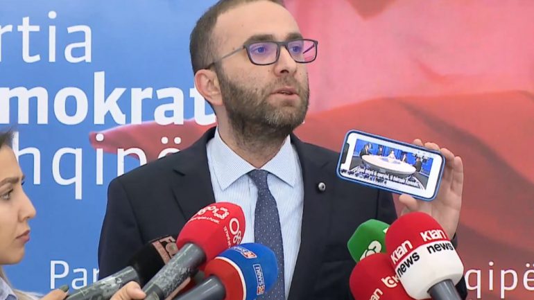 Paloka numëroi firmat me gazetarët, Bardhi:  Vullneti i demokratëve s’mund të kyçet në kasafortë