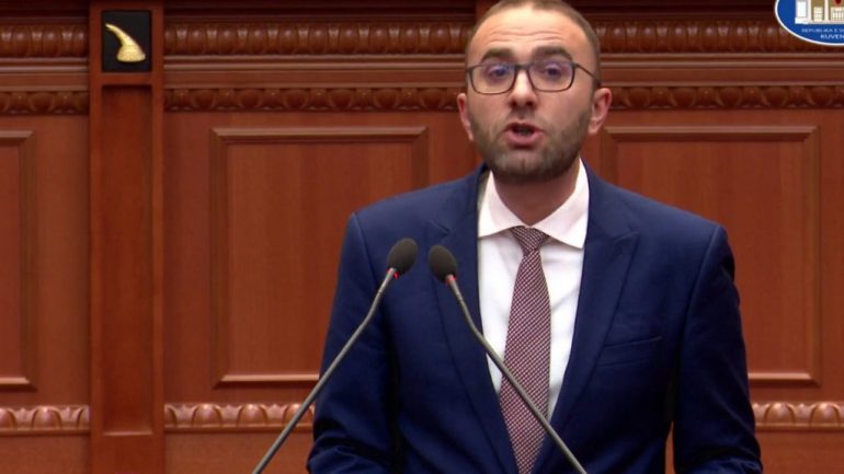 PD kundër Buxhetit 2022, Bardhi: Nuk është për qytetarët, por për njerëzit e Ramës, nuk ka rritje reale pagash