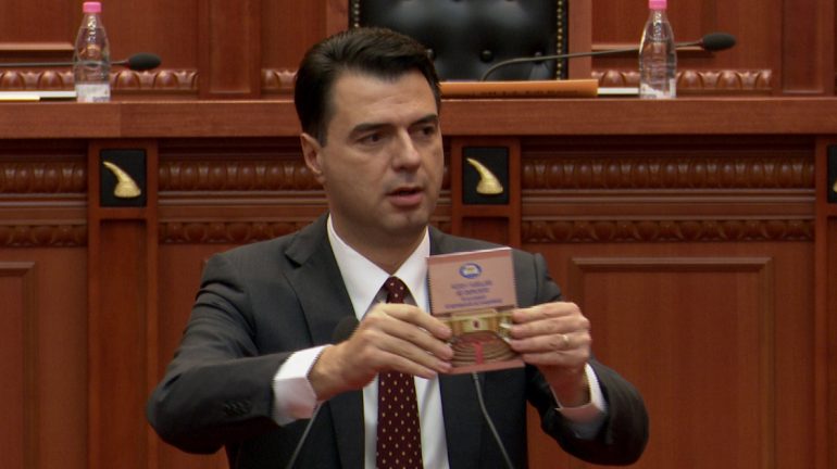 Lulzim Basha me tone të ashpra në Kuvend: Në këtë sallë ka kriminelë në kartelat e FBI-së dhe Europolit