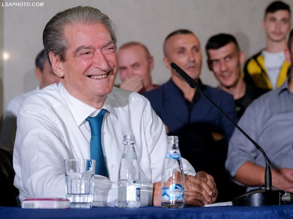 “Lulzim Basha ka tmerr nga firmat tuaja”, Berisha mesazh demokratëve: “Unë ju kam nxjerrë 7 herë fitues”