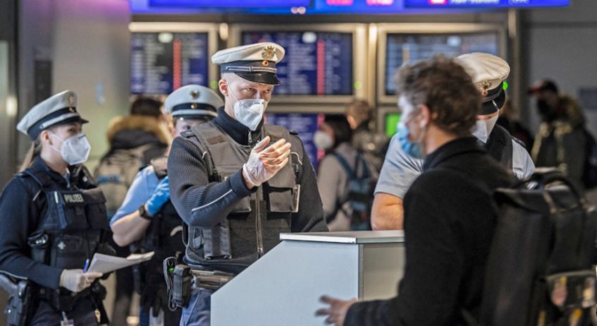 Varianti i ri “Omicron” i Covid-19, 7 vende bllokojnë hyrjet me Afrikën e Jugut