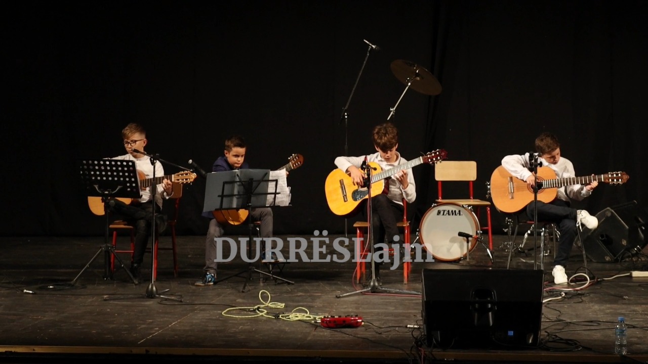 25 vite kursi i kitarës/ Shkolla “Jan Kukuzeli” zhvillon festivalin në Durrës (VIDEO)