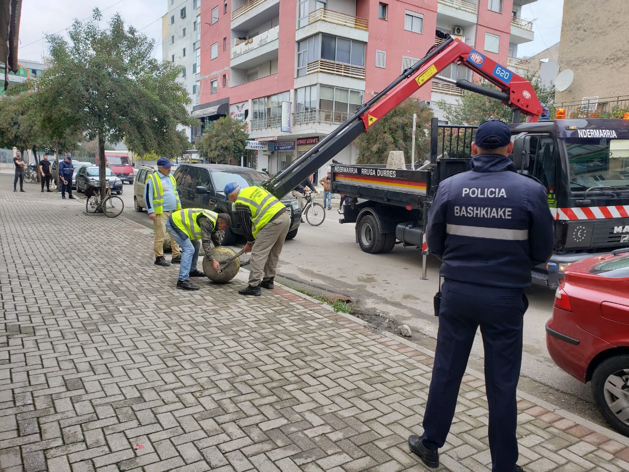 Lirimi i hapësirave publike, vijon aksioni i Policisë Bashkiake në Durrës (FOTO)