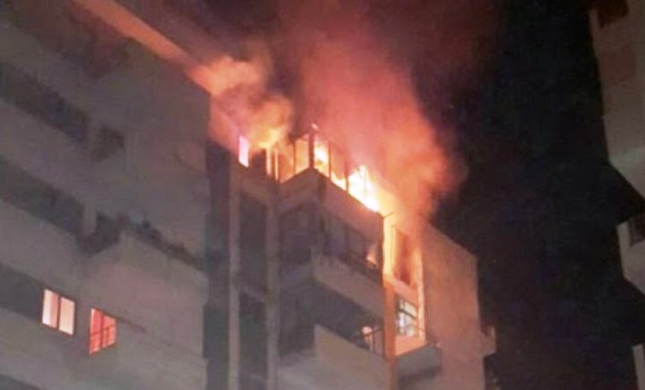 I mituri i vë flakën ballkonit, rrezikohen edhe katet e para të pallatit