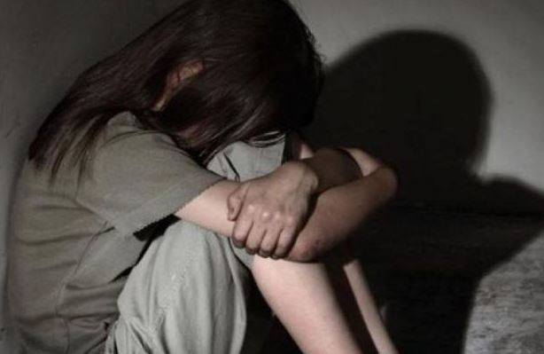 Tjetër rast i abuzimit me të mitura/ Arrestohet 59-vjeçari që ngacmoi seksualisht dy 14-vjeçare