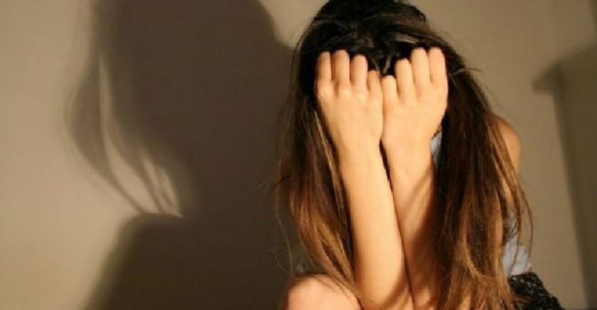 Skandal/ 3 të mitura shfrytëzohen seksualisht, më e vogla në klasë të tretë. Kush është gruaja që përfiton prej tyre?