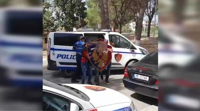 Punonjësit vjedhin biznesin që i kishte punësuar si roje, vihen në pranga (EMRAT)