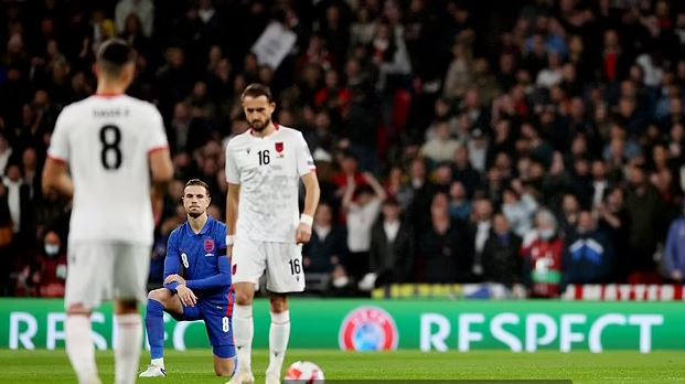 Gafa e Shqipërisë në Uembli, si kuqezinjtë nisën lojën duke harruar protokollin e ndeshjes