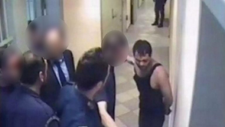 Torturuan deri në vdekje Ilia Karelin, gjykata greke iu lehtëson dënimin 12 gardianëve