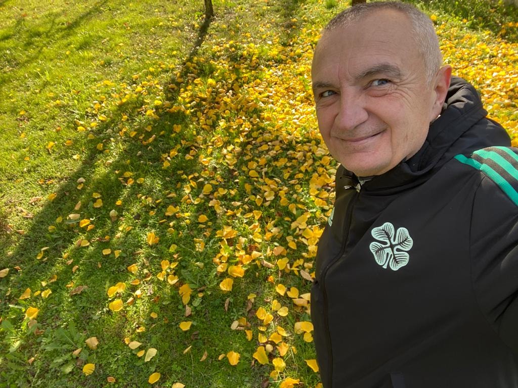 Meta e nis ditën me ecje: Pranverë në vjeshtë