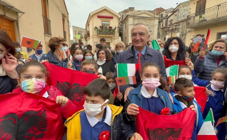 Presidenti Meta viziton një nga vendbanimet e para arbëreshe në Itali