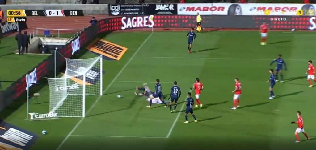 Ndërpritet ndeshja e turpit! E nisën nga fillimi me 9 lojtarë dhe 2 portierë në fushë