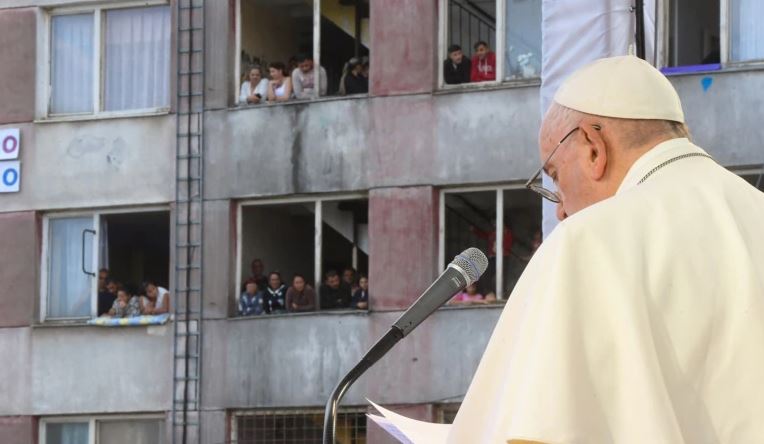 “Indiferencë në rritje”, Papa Françesku: Mos i gjykoni të varfrit, ndihmojini