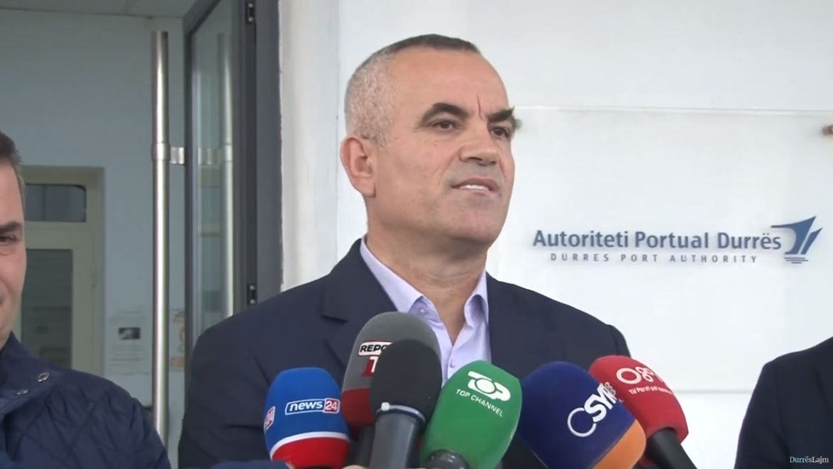 Përplasen dy tragete në portin e Durrësit, Veliu: Shkak moti i keq, ngjarje të tilla mos të përsëriten më (VIDEO)