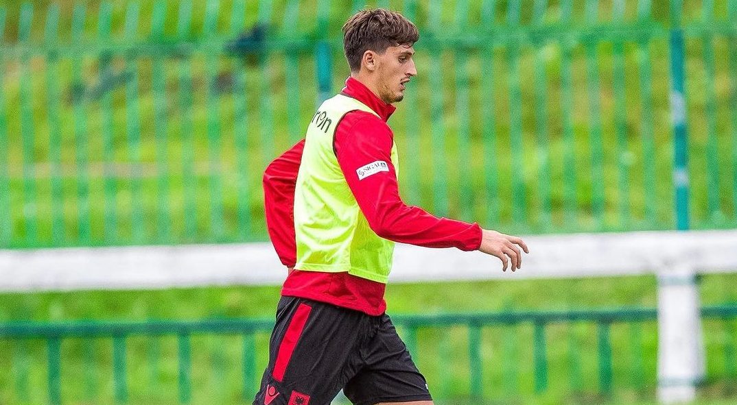 Probleme fizike për Kumbullën, rikthehet në Romë