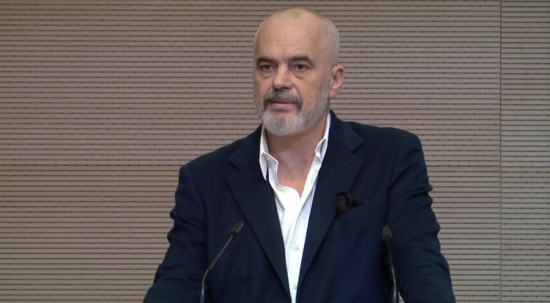 Rama uron shqiptarët: Gëzuar 28 Nëntorin!