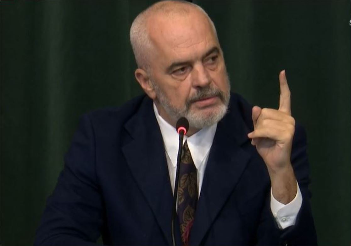 “Rritu rrogat se na rropën!”/ Rama zbulon çfarë i shkruajnë ndjekësit për mjekët