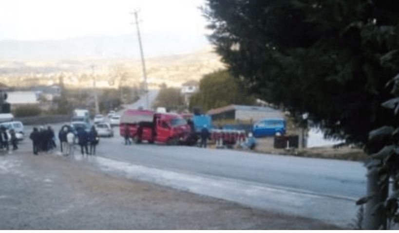 Kamioni përplaset me autobusin, plagosen pasagjerët