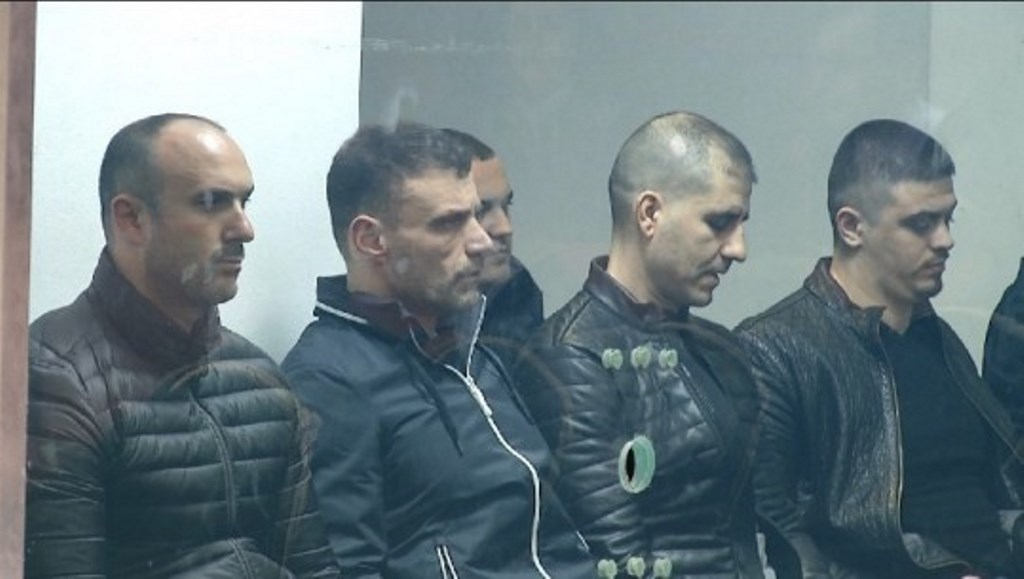 &#8220;Pse, ne duam të rrimë në burg sipas teje?&#8221;/  Emiljano Shullazi replikon me gjyqtaren: &#8220;E dinit që ishte e jashtëligjshme!&#8221;