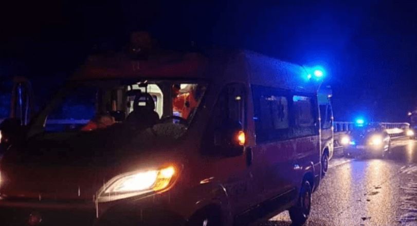 Humbi kontrollin e mjetit dhe u përplas me bordurën anësore, vdes 24-vjeçari shqiptar (EMRI)