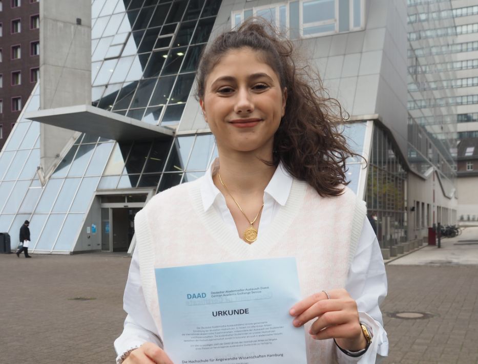Studentja nga Durrësi shpallet më e mira në universitetin gjerman (VIDEO)