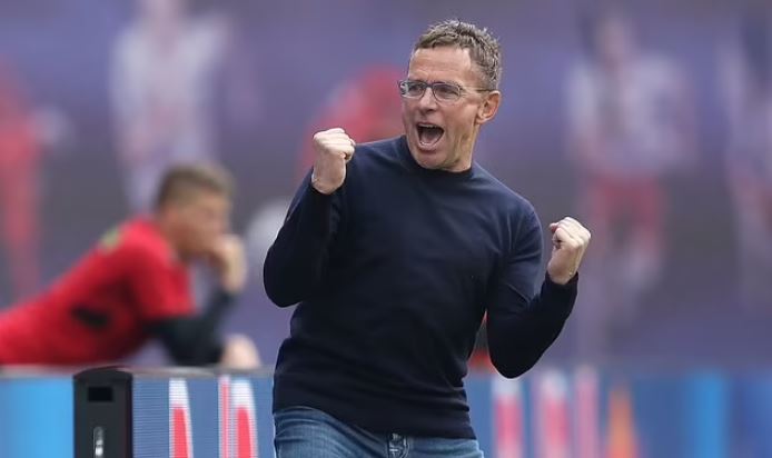 Telashe te Mançesteri/ Kapriçot e Ralf Rangnik, urren tatuazhet dhe kyç garazhet