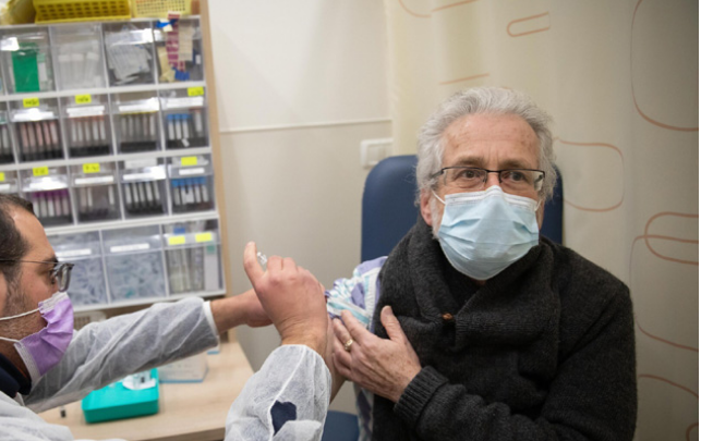 Në këtë shtet të moshuarit e pavaksinuar duhet të zgjedhin mes 3 javëve burg ose gjobës deri në 7 mijë euro