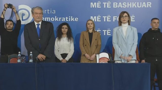 Foltorja e radhës, çfarë ka ndodhur me Floriana Garon? Në krah të Berishës shfaqet një vajzë tjetër