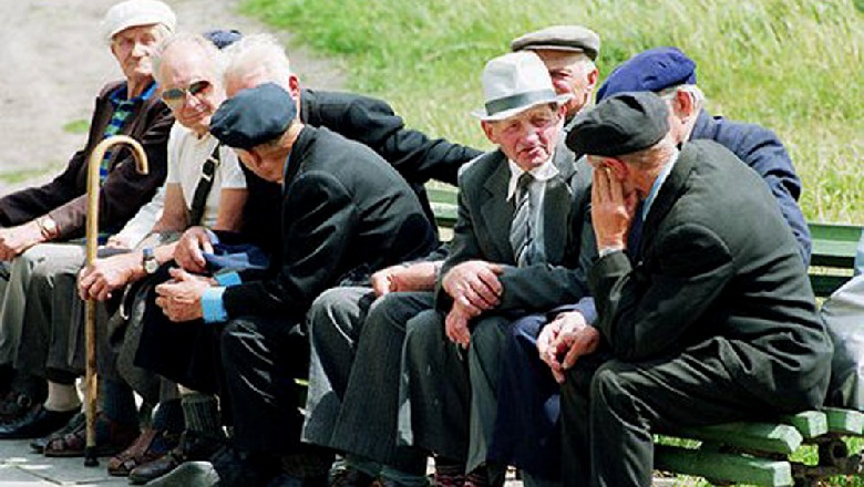 Nis shpërndarja e shpërblimit të fundvitit, të gjitha kategoritë që përfitojnë