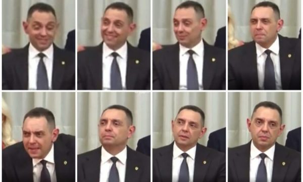 Ministri serb filmohet duke folur me veten gjatë një konference të Vuçiç, videon po bën xhiron e rrjetit