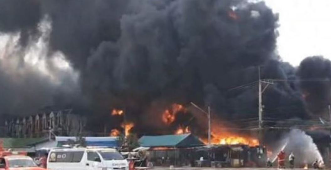Pronari sillej shumë keq, punëtorja hakmerret duke i vënë flakën fabrikës së vajit