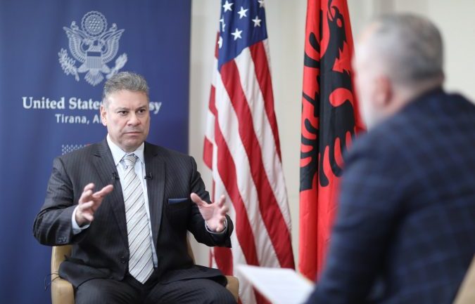 Çfarë do të ndodhë me PD-në në rast se Berisha zgjidhet kryetar? Escobar: Nuk ulemi më të, është i shpallur non grata