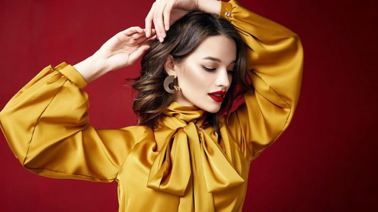 Pesë ide për look-un e Vitit të Ri/ Të veshura kështu do të jeni në qendër të vëmendjes!