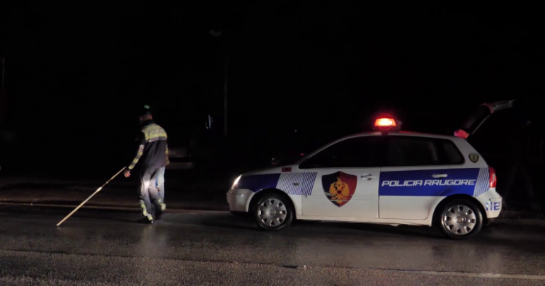 Durrës/ Automjeti përplas këmbësoren në lagjen nr.17, si paraqitet gjendja e saj shëndetësore