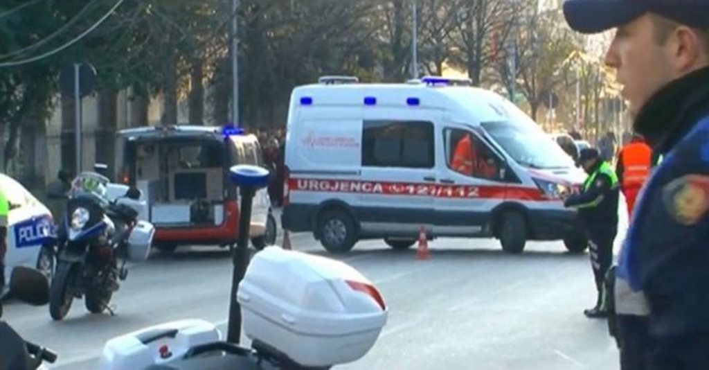 Makina përplas 7-vjeçaren, shoferi largohet nga vendngjarja