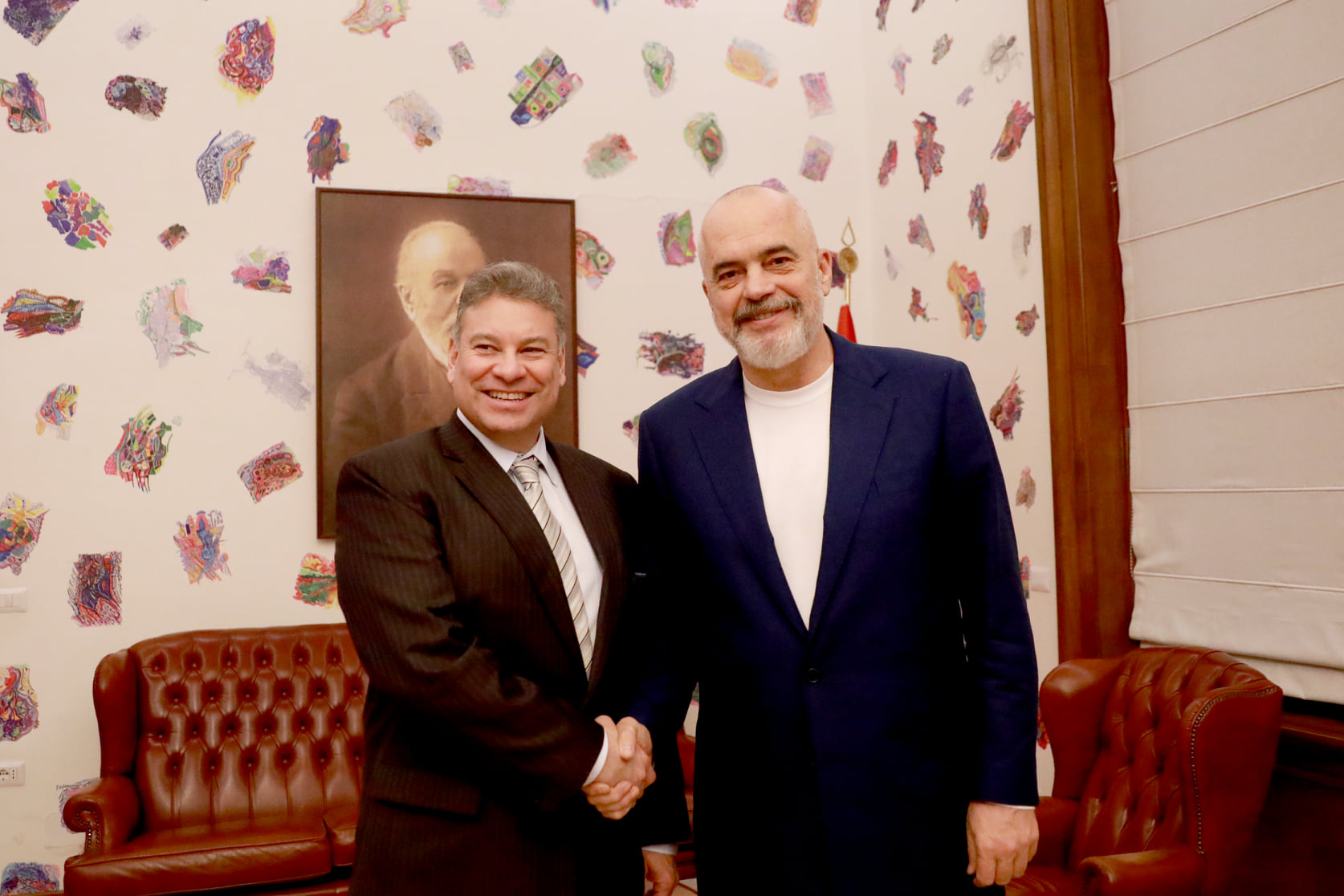 Rama nuk i zë në gojë “korrupsionin” dhe “non-gratat”: Ja për çfarë folëm me Escobarin