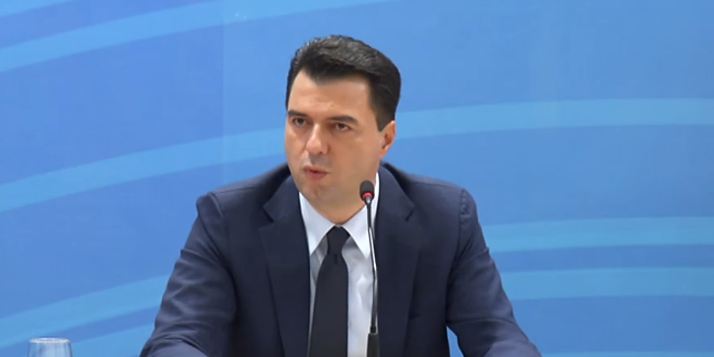 “Erdhët me pantallona të grisura …”/ Basha sulmon mbështetësit e Berishës: “Janë llumi i PD-së!”