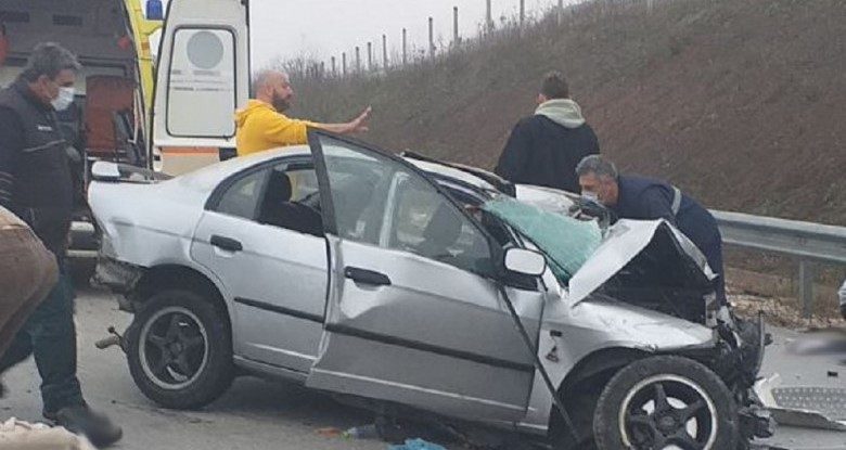 Aksident me 2 të plagosur në Korçë, shoferi humb kontrollin e mjetit