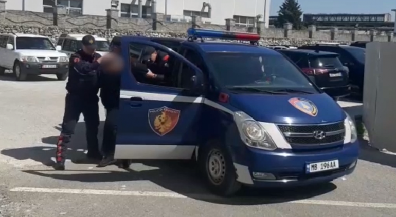 I hodhi acid në fytyrë ish-bashkëshortes, arrestohet 58-vjeçari